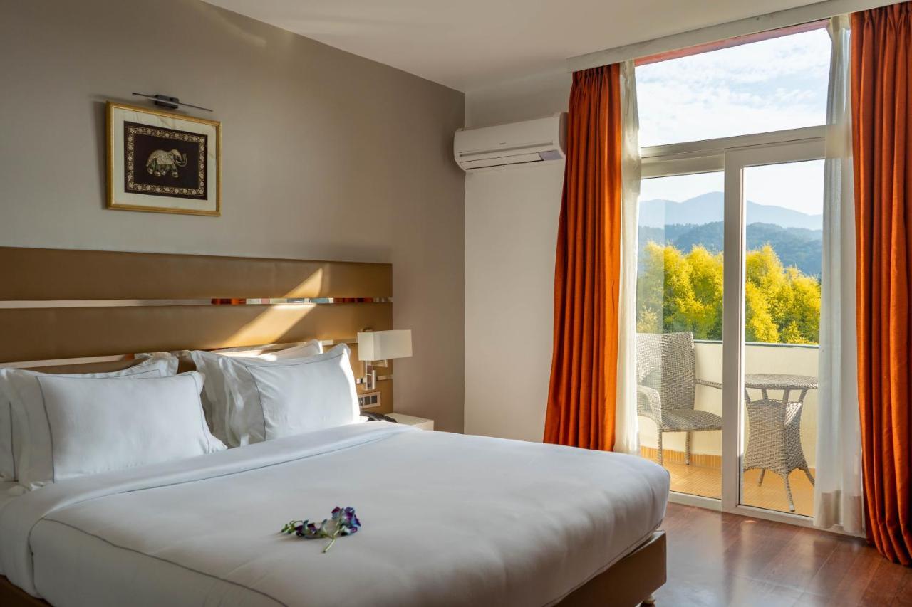 Country Inn Tarika Riverside Resort Jim Corbett Garjia Exterior foto
